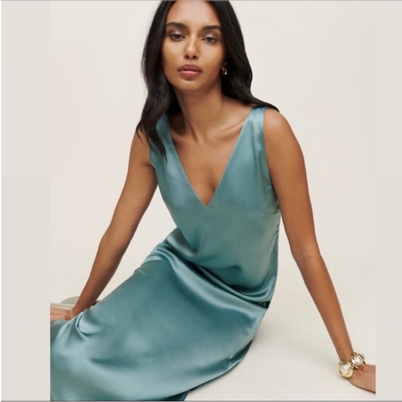 Reformation Lian V-Neck Sleeveless Maxi Dress 100% Silk in Green - Picture 3 of 14